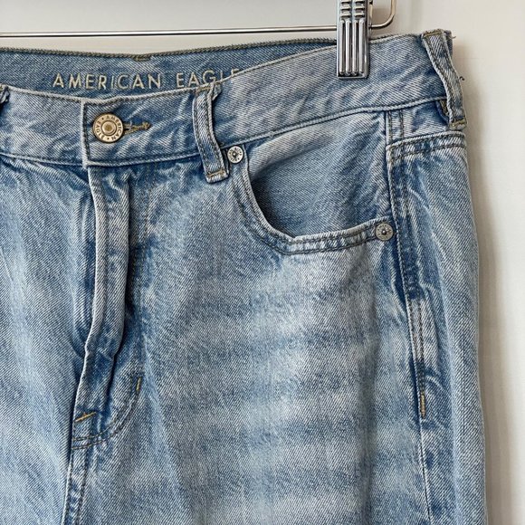 American Eagle Womens Size 8 Short Mom Jeans Light Wash Faded Distressed Ripped - Picture 3 of 14